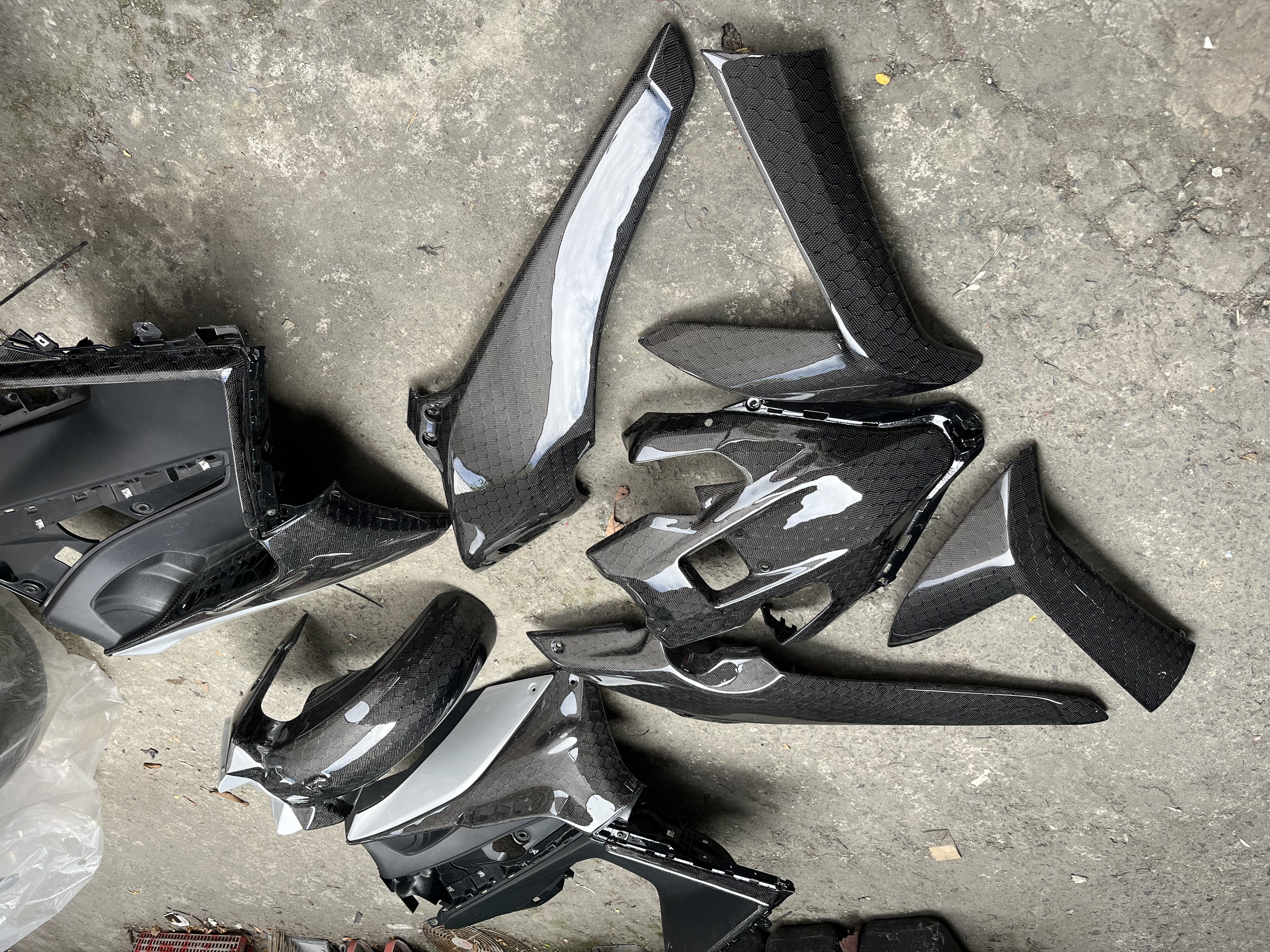 Carbon Body Set